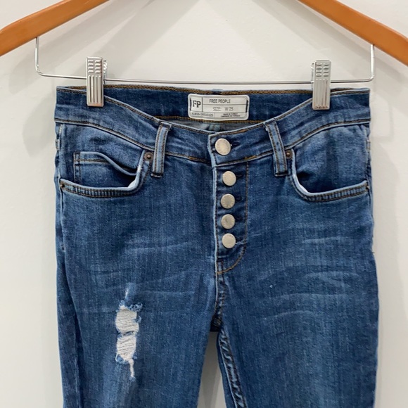 Free People Distressed Skinny Mid-Rise Button-fly Jeans - Excellent Condition! - Picture 2 of 7
